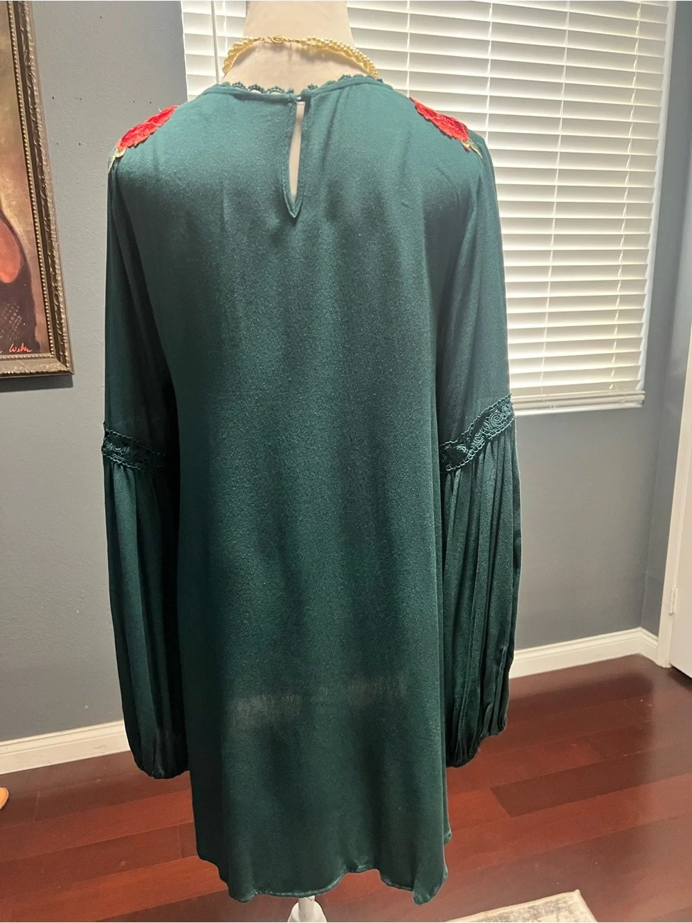EUC Umgee Green Lace-Accent Long Sleeve Dress. Size Small